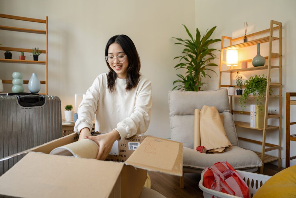 girl moving into an arriva apartment